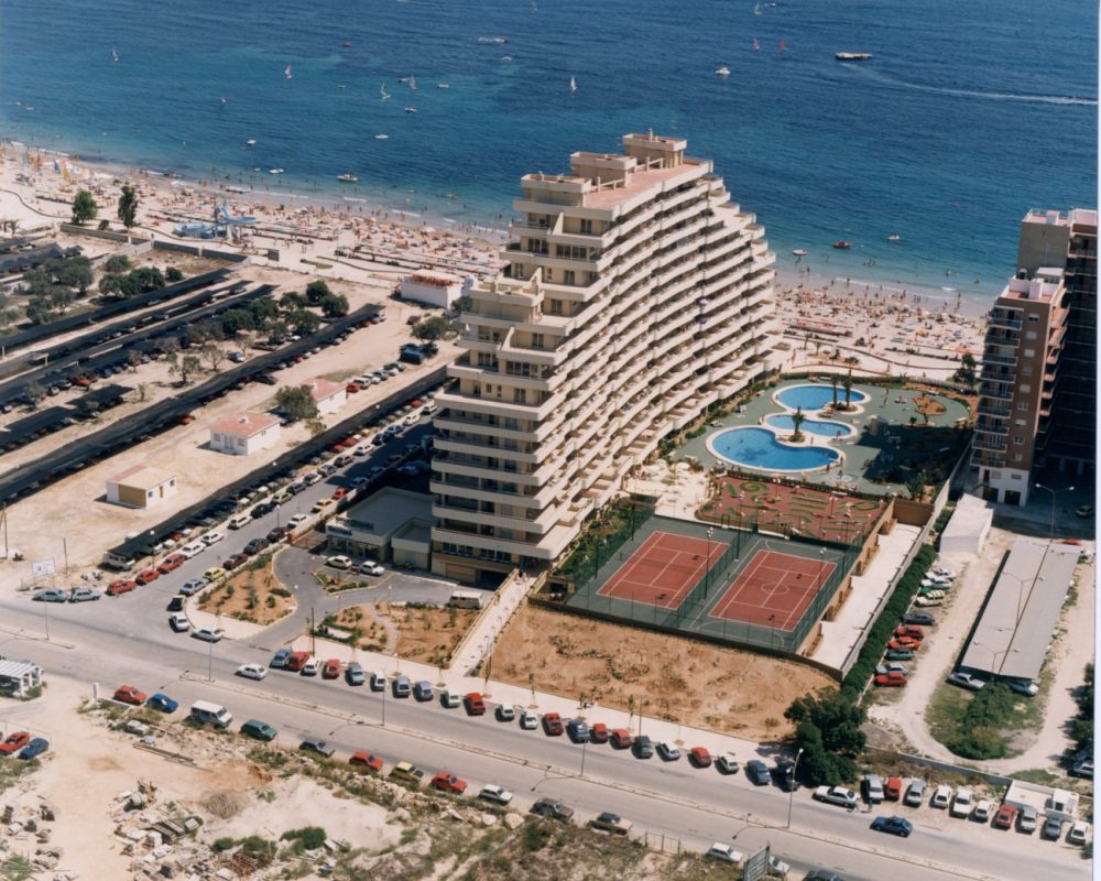 Edificio de apartamentos turísticos realizado por Arquifach, estudio de arquitectura Alicante.