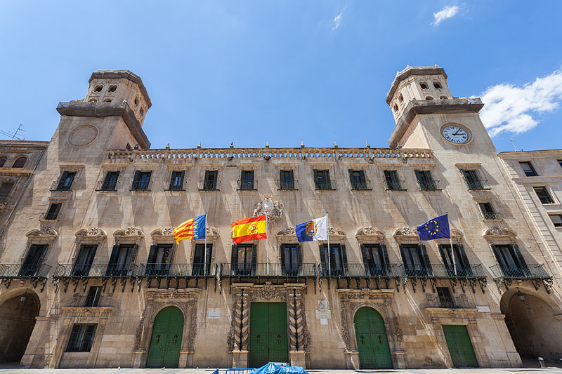 En este momento estás viendo Edificios emblemáticos de Alicante: el Ayuntamiento