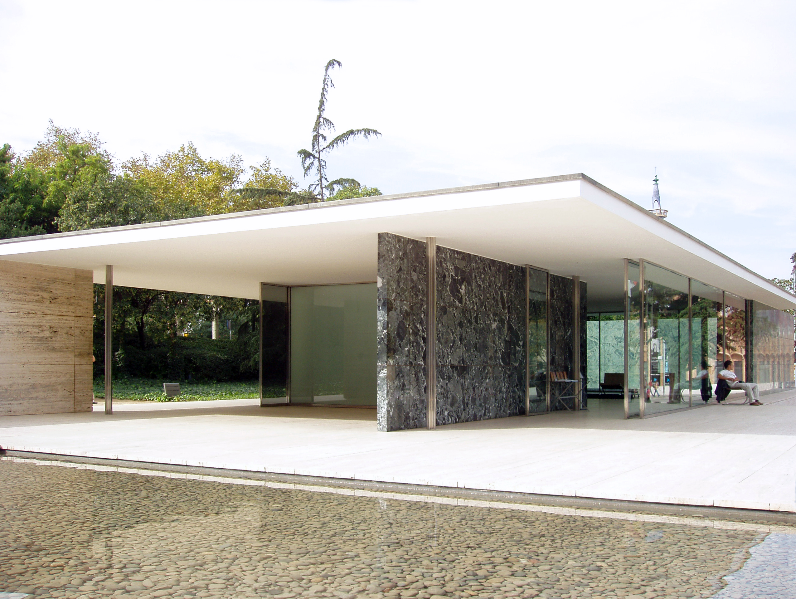 Pabellón de Alemania en la Exposición Universal de Barcelona 1929 (reconstruido). Arquitecto Ludwig Mies van der Rohe. From Wikimedia Commons, the free media repository