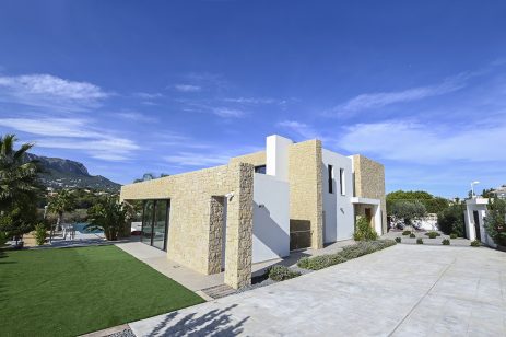 VILLA KIKA de arquifach arquitectos en Calpe, Altea, Benissa, Teulada y Moraira.